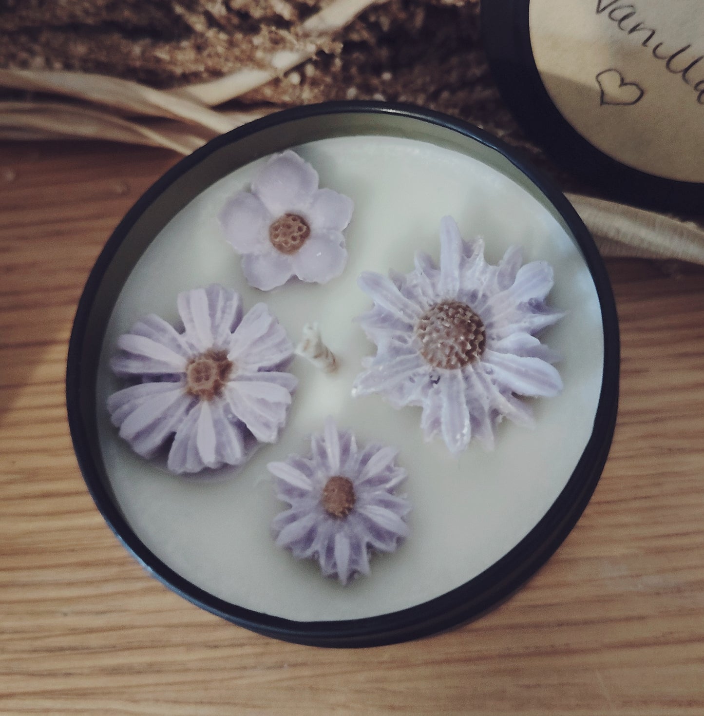 4oz Jasmine and Vanilla Scented Candle with Flower Wax Melts