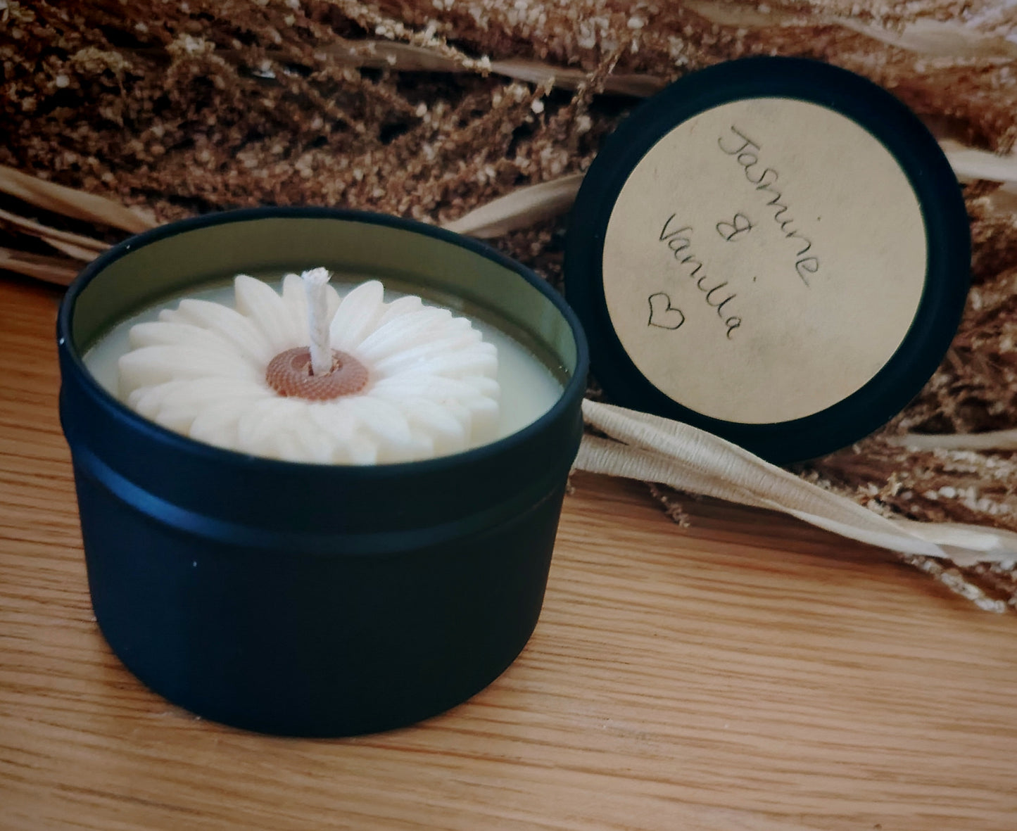4oz Jasmine and Vanilla Candle with a Daisy Wax Melt