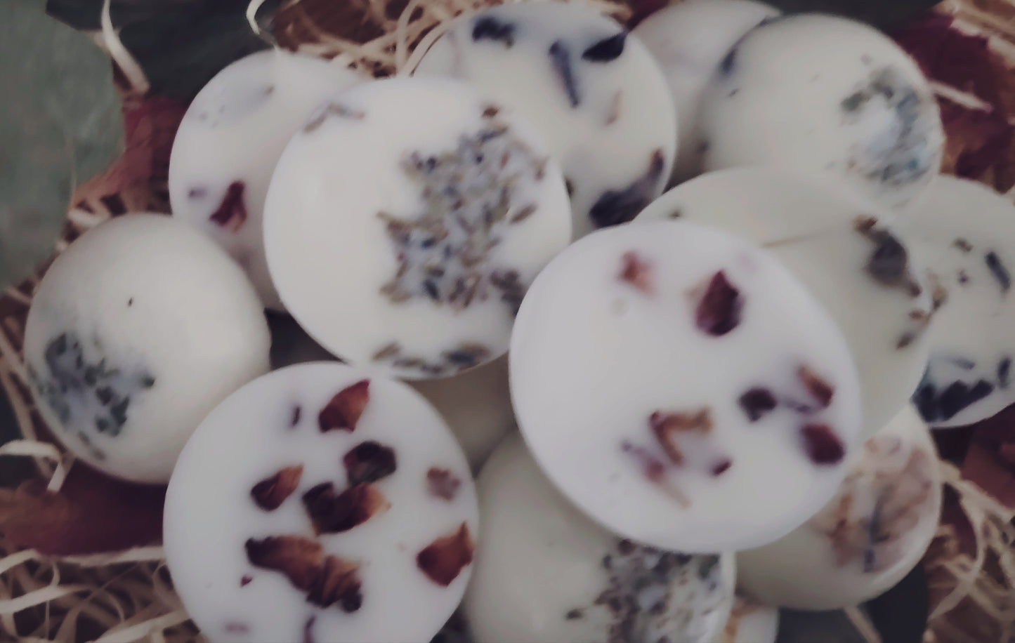 Create x8 of your own Natural Botanical Wax Melts