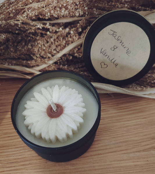 4oz Jasmine and Vanilla Candle with a Daisy Melt Topper