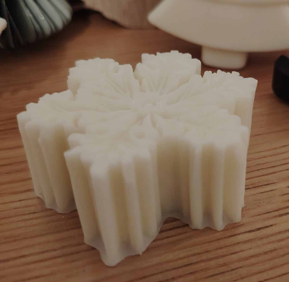 Single Medium Scented Snowflake Wax Melt